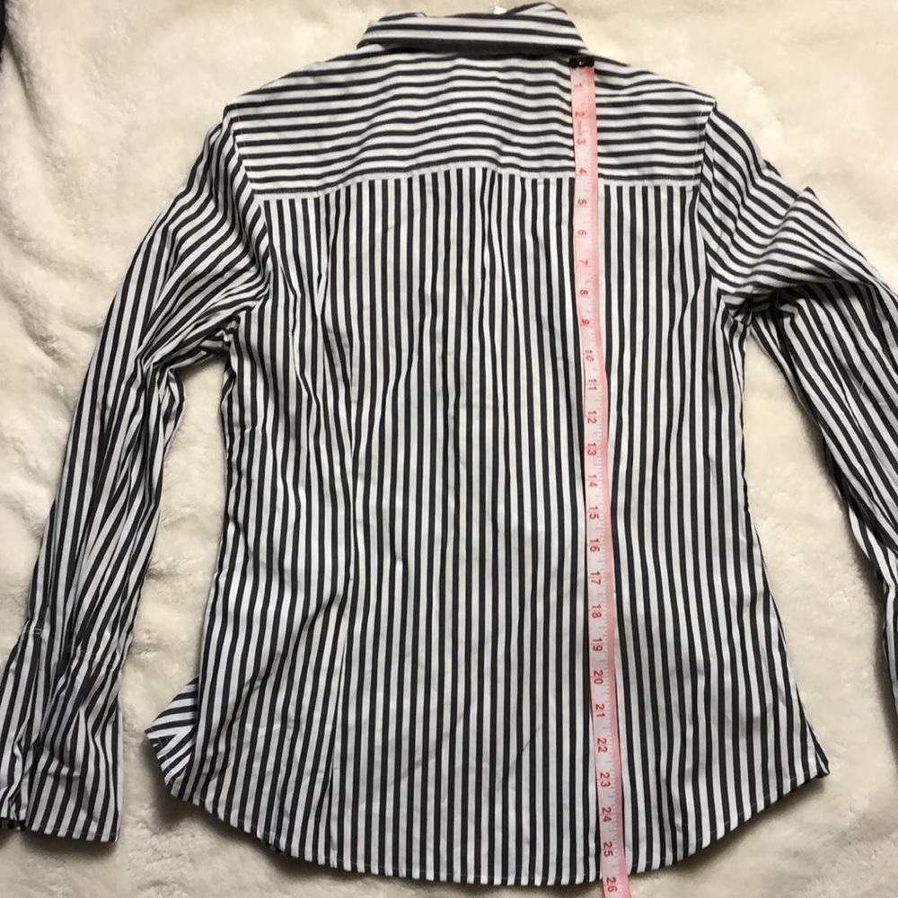Banana Republic Women’s 10P Tailored Fit blouse. - Picture 4 of 4